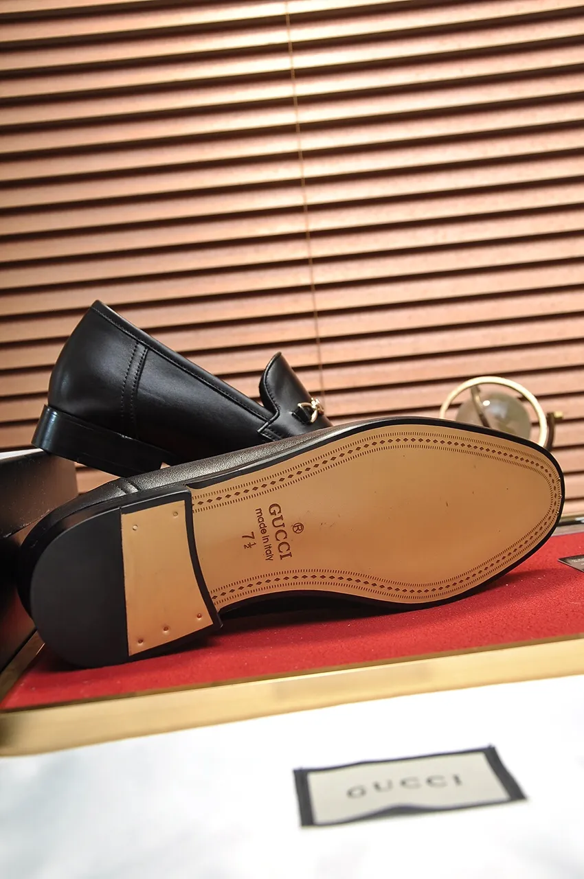 Men's shoes💰500💶Italy's top luxury men's shoe giant (GUCCI) (Gucci) (full cowhide lining) new arrival🍃Original European style🔰 Pleasant to the eye😍In order to make the shoes more durable and non-deformable🌀The production continues to follow traditional methods but there is still no lack of innovation💪Choose original sheepskin for the leather♻️ Smooth and natural And extra bright ⭐Made of imported cowhide, the first choice of rich people 38-45 (45 customized)